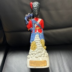 スコッチウイスキーのハグ パイプを演奏する若者の兵士 さんのウイスキー空ボトルの画像