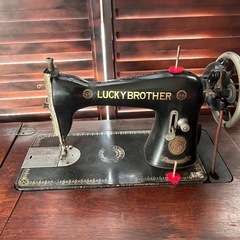 <アンティーク>足踏みミシンの画像