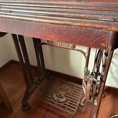 <アンティーク>足踏みミシンの画像