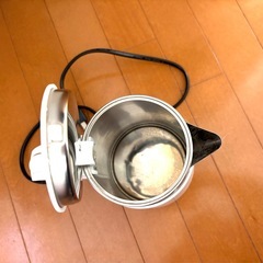 ステンレス電気ケトル 0.8L（ホワイト）動作確認済み・美品の画像