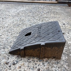 段差を乗り越える斜ケイ板の画像