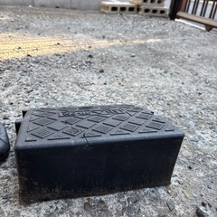 段差を乗り越える斜ケイ板の画像