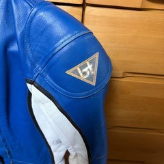 皮のレーシングつなぎの画像