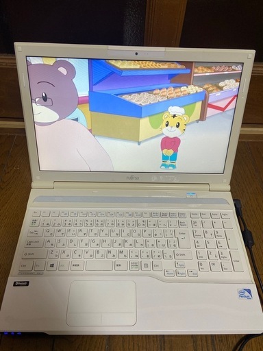 パソコン Fujitsu LIFEBOOK AH42/K (FMVA42KW)