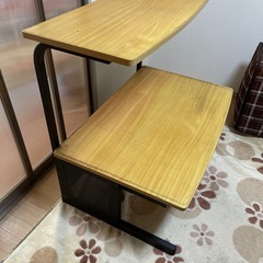 パソコンデスクの画像