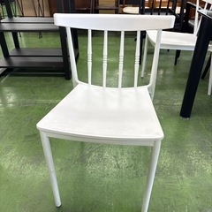 2脚セット　イス　椅子　プラ製　白　ホワイト　ガーデンチェア　2脚ありの画像
