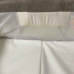 折り畳みベビーベッドの画像