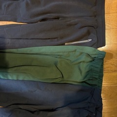 無料　UNIQLO １６０　パンツ数点の画像