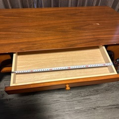 アンティークローテーブルの画像