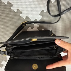 黒ショルダーバッグの画像