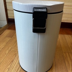 ゴミ箱の画像