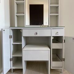 ニトリ ドレッサー（鏡台）ホワイト 椅子付きの画像