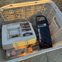 電動自転車ブリヂストンアシストバッテリーは6アンペアと4アンペア程度の良いものが2個つきますの画像