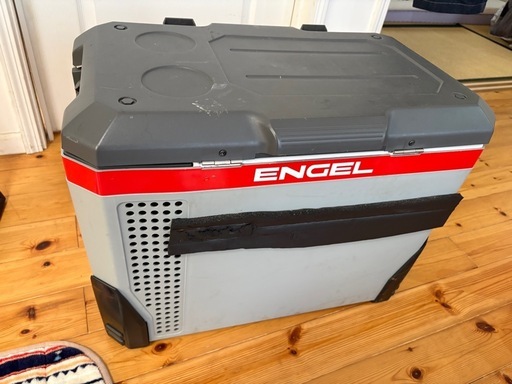 車載冷蔵庫　ENGEL
