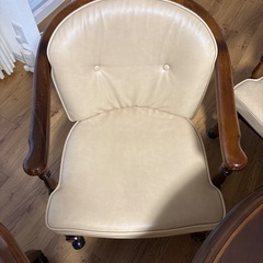 カリモク　ダイニングデーブルの画像