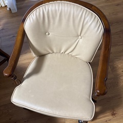 カリモク　ダイニングデーブルの画像