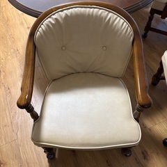 カリモク　ダイニングデーブルの画像