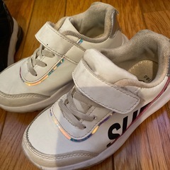 女の子　4足　18.5㎝と19の画像