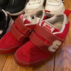 女の子　4足　18.5㎝と19の画像