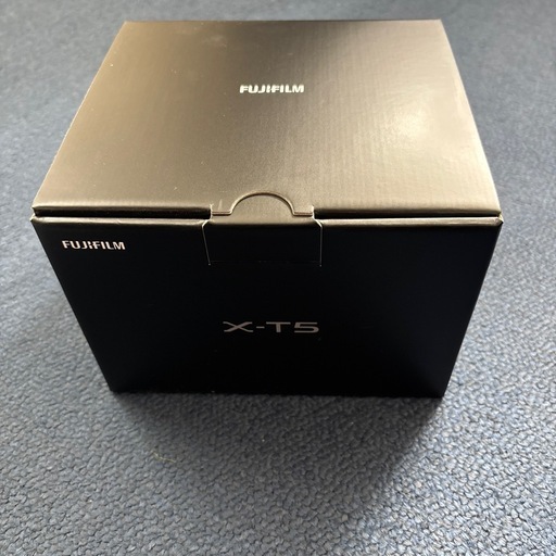 FUJIFILM　富士フィルム X-T5 ボディ 日英2言語設定モデル [シルバー]