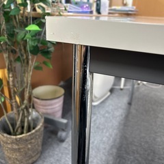 ミーティングテーブル(取引成立しました)の画像