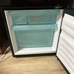 【2017年製】U-ING 2ドア冷蔵庫 110L UR-FG110J(R) ざくろレッドの画像