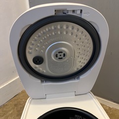 【2022年製 】IRIS OHYAMA 炊飯器 内釜付ERC-IE50 5合炊の画像