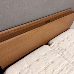 ニトリ　クイーンベッド　　マットレス付きの画像