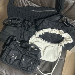 洋服、バッグなどの画像