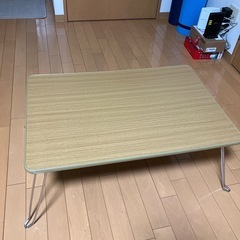 折りたたみテーブルの画像