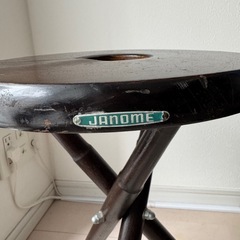 アンティーク家具 3本脚のスツール　ジャノメミシン工業社製の画像