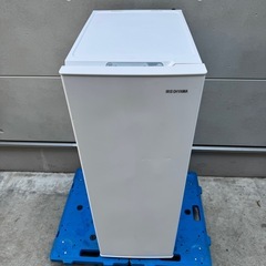 306⭐️2022年製★アイリスオーヤマ　冷凍庫　スキマックス　小型　スリム の画像