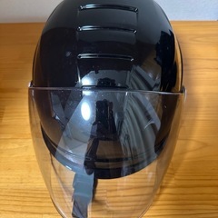 ヘルメット 黒 バイザー付き サイズ調整可能 の画像