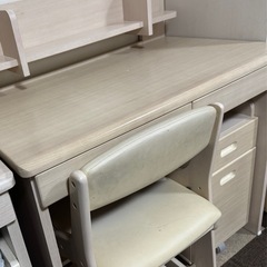 譲ります　ニトリ　勉強机　椅子セットの画像