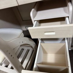 譲ります　ニトリ　勉強机　椅子セットの画像