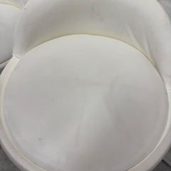 丸椅子、キャスター付き、昇降式、背もたれ付きの画像