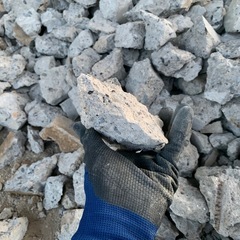 コンクリート　塊　石　岩　砕石　砂利
の画像