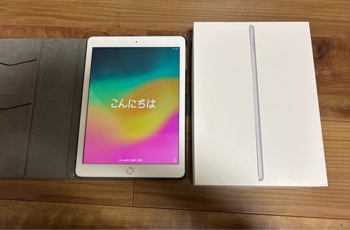 iPad （6th generation）　32G　Wi-fiモデル　シルバー　ケース（4千円）付き