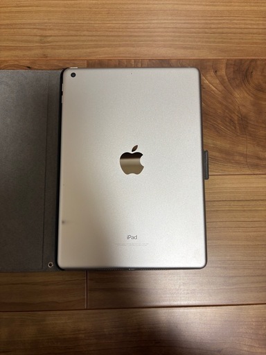 iPad （6th generation）　32G　Wi-fiモデル　シルバー　ケース（4千円）付き