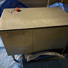 決まりました！
グレーの事務机の画像