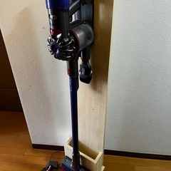 ダイソン　V7 スタンド付きの画像