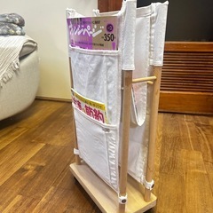 ポケットたくさんのマガジンラックの画像