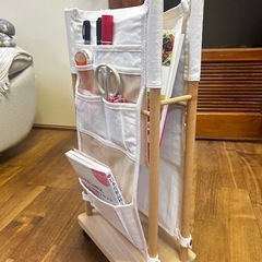 ポケットたくさんのマガジンラックの画像