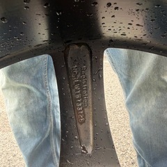 【神奈川／20インチ アルミホイール＋スタッドレスタイヤ4本】  価格：60,000円（値下げ交渉OK）  20インチアルミホイールと ブリヂストン BLIZZAK VRX（245/40R20） スタッドレスタイヤ4本セットの出品です。 の画像