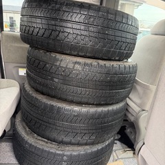 【神奈川／20インチ アルミホイール＋スタッドレスタイヤ4本】  価格：60,000円（値下げ交渉OK）  20インチアルミホイールと ブリヂストン BLIZZAK VRX（245/40R20） スタッドレスタイヤ4本セットの出品です。 の画像