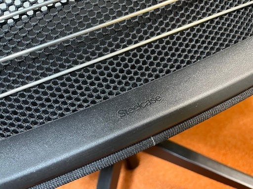 【2脚セット】シンクチェア可動肘　Steelcase    Think chair