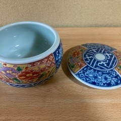 有田焼蓋付き器の画像