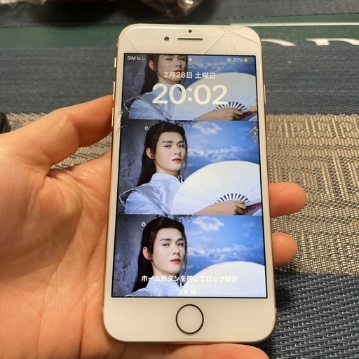iPhone 8 Gold 64GB（画面割れあり）