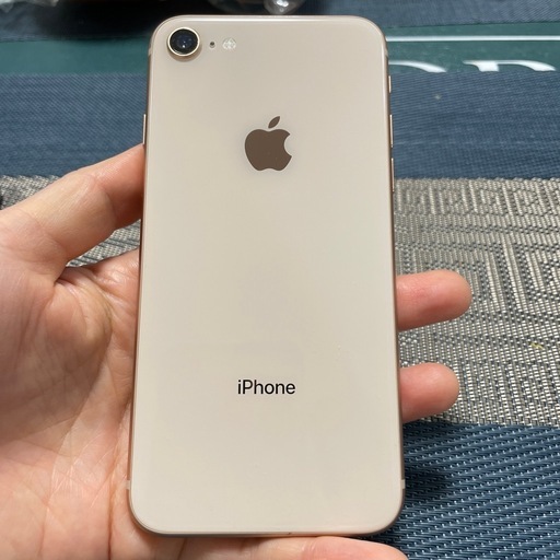 iPhone 8 Gold 64GB（画面割れあり）
