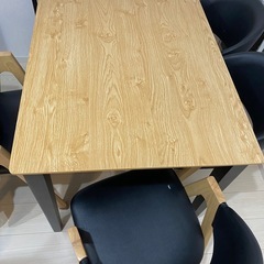 ダイニングテーブルの画像